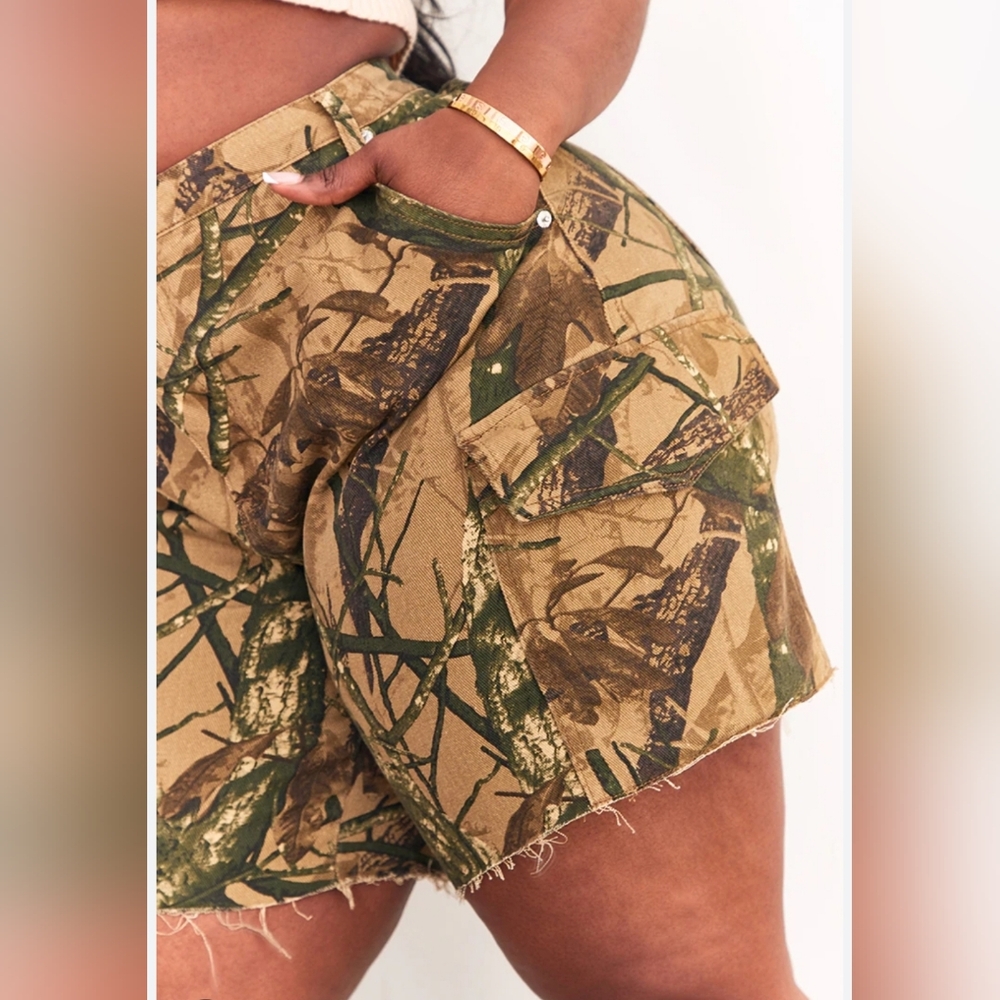 PrettyLittleThing Brown and Green Cargo Shorts